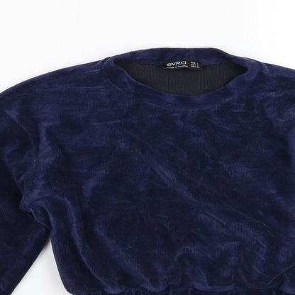 Close-up detail of Evra women’s blue corduroy pullover sweatshirt, size L