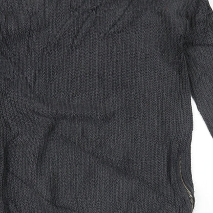 Brand and care label for Gap men’s grey jumper, size M