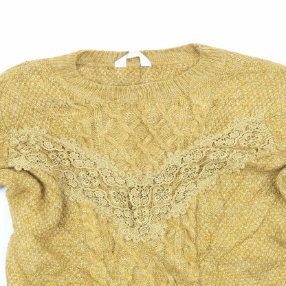Close-up detail of Falmer Heritage men’s yellow knit jumper, size M