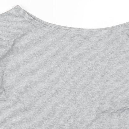 Close-up detail of Preworn women’s grey basic t-shirt, size XL