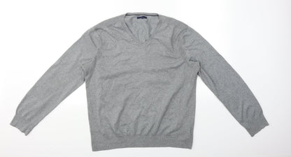 Front view of Gap men’s green jumper, size M