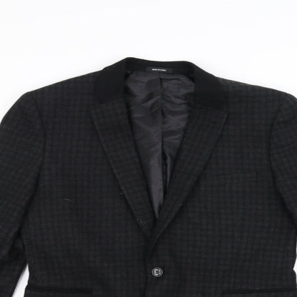 Close-up detail of Cedarwood State men’s black jacket, size M
