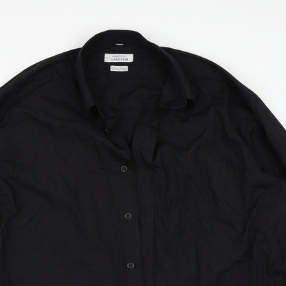 Close-up detail of Savatini men’s black button-up one size