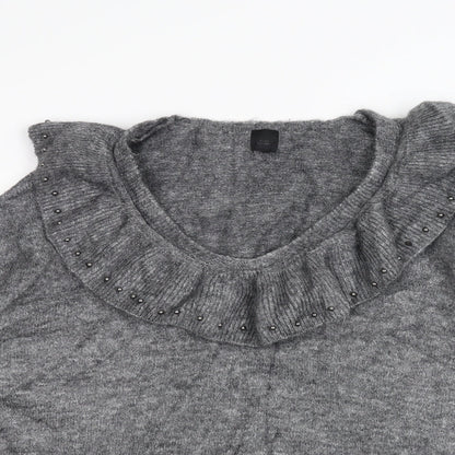 Close-up detail of River Island women’s grey jumper, size M