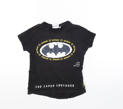 Front view of Batman boys’ black jacquard basic t-shirt, size 3, years - batman