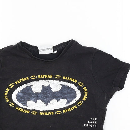 Close-up detail of Batman boys’ black jacquard basic t-shirt, size 3, years - batman