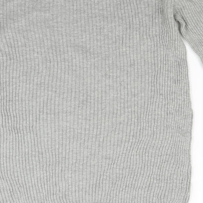 Brand and care label for Gap women’s grey knit jumper, size M