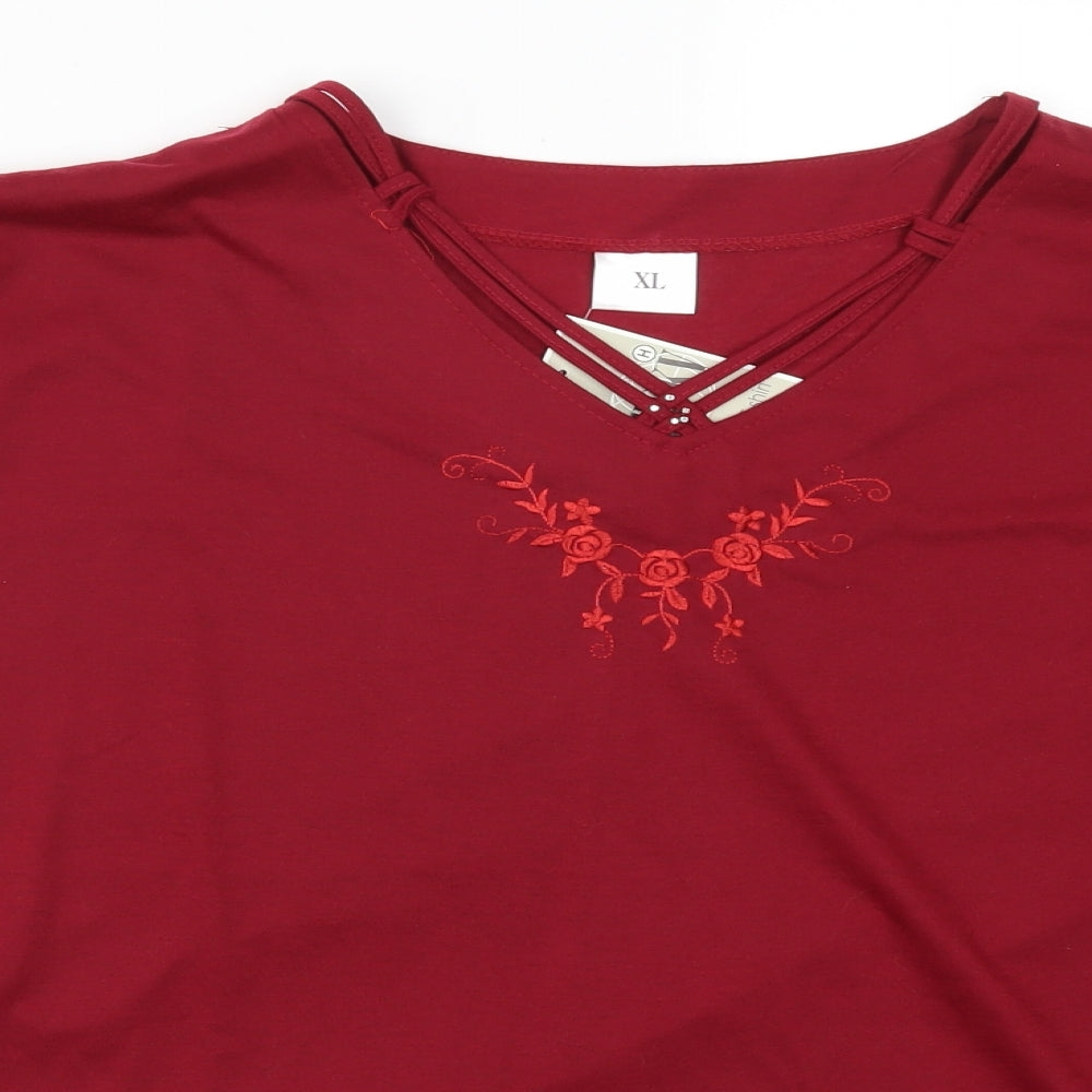 Lucky Womens Red   Basic T-Shirt Size XL  - Flowers