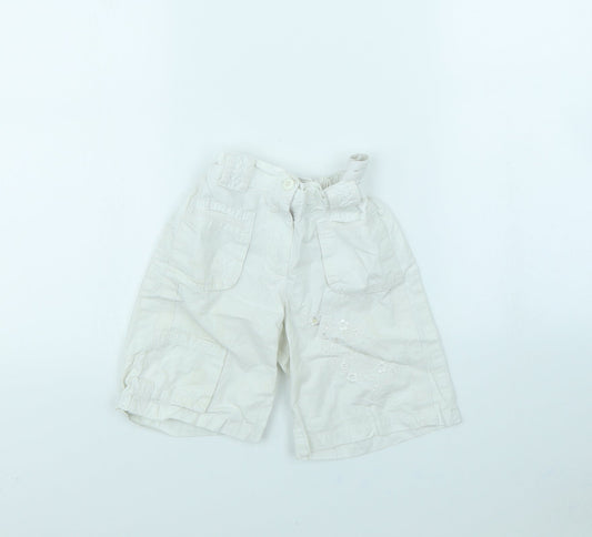 TU Girls White   Mom Shorts Size 6 Years