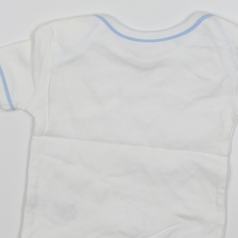 Preworn Baby White   Basic T-Shirt Size 0-3 Months
