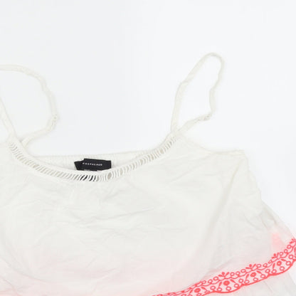 Close-up detail of Atmosphere women’s white basic t-shirt, size UK 8