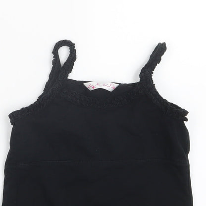 Close-up detail of Matalan girls’ black basic t-shirt, size 4-5, years