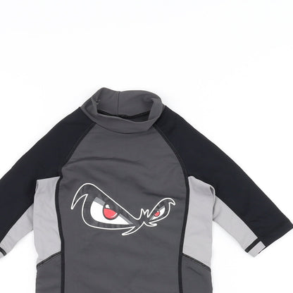 Close-up detail of No Fear girls’ grey basic t-shirt, size 7-8, years