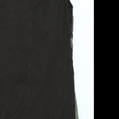 Brand and care label for Simply Vera women’s green camouflage basic tank, size XS