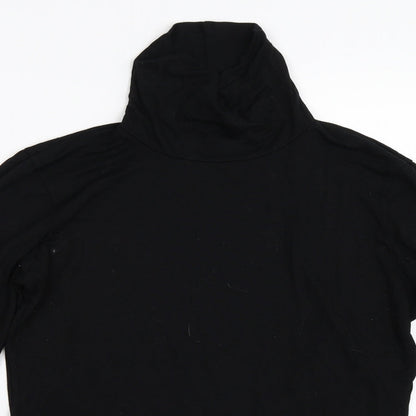 Close-up detail of CMD women’s black basic t-shirt, size S