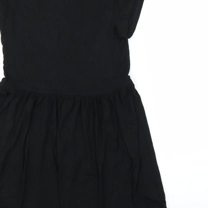 Brand and care label for Missguided women’s black a-line, size UK 8