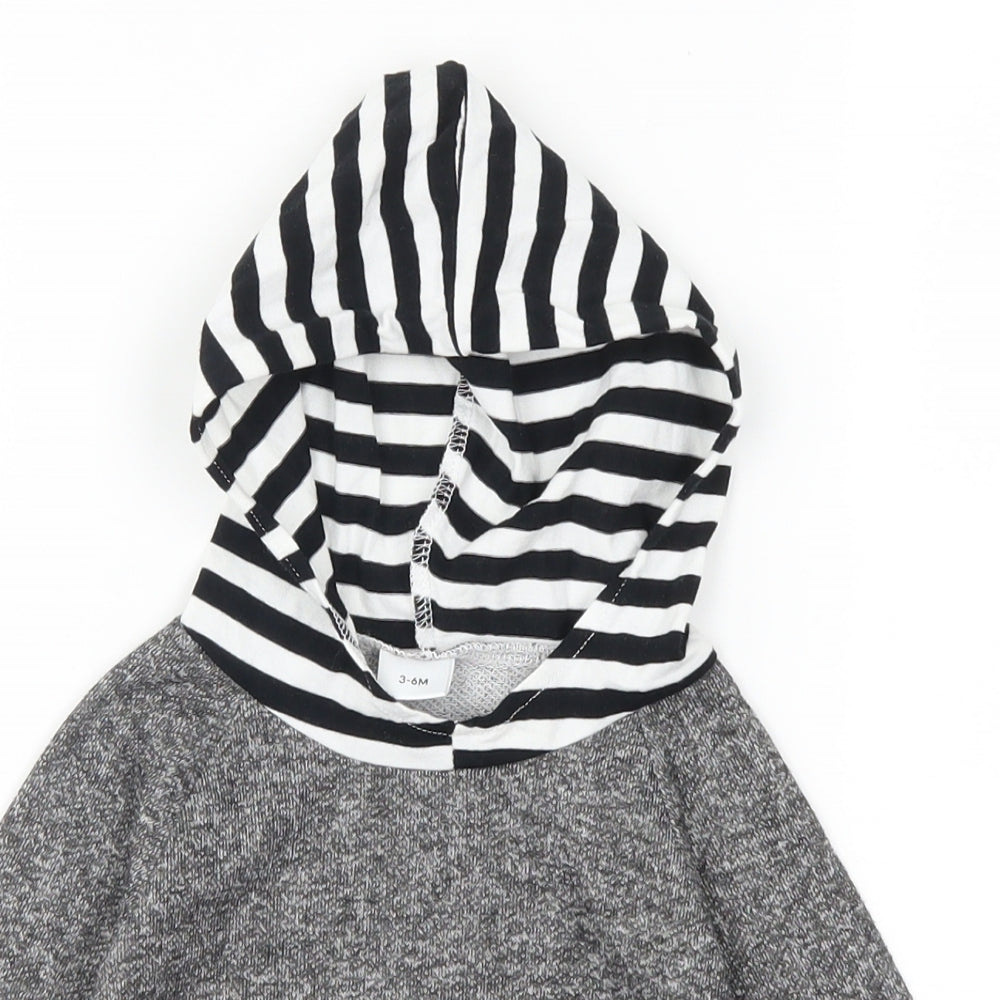 Preworn Boys Grey Striped  Basic Casual Size 3-6 Months