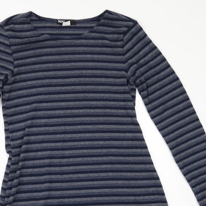 Close-up detail of BDG women’s blue striped a-line, size XS