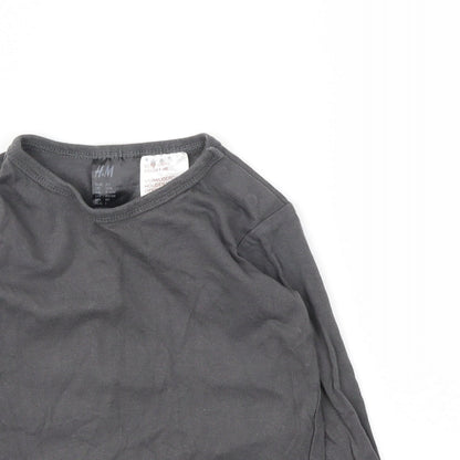 Close-up detail of H&M girls’ grey basic t-shirt, size 9-12, months