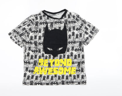 Preloved Batman Boys White Geometric  Basic T-Shirt Size 9-10 Years - Front