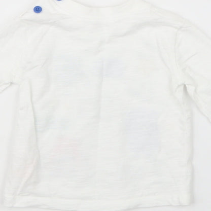 Brand and care label for F&F boys’ white basic t-shirt, size 0-3, months