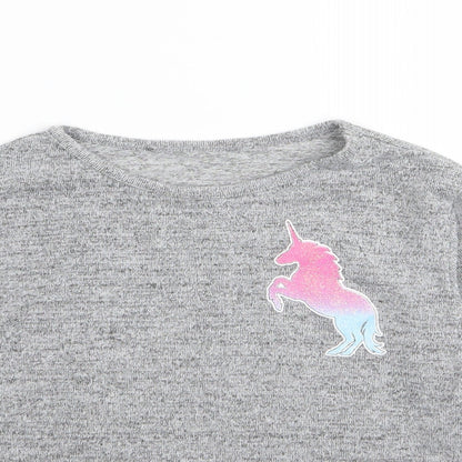 Close-up detail of Very girls’ grey basic t-shirt, size 6, years