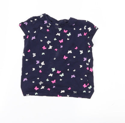 Front view of H&M girls’ blue geometric basic t-shirt, size 5-6, years