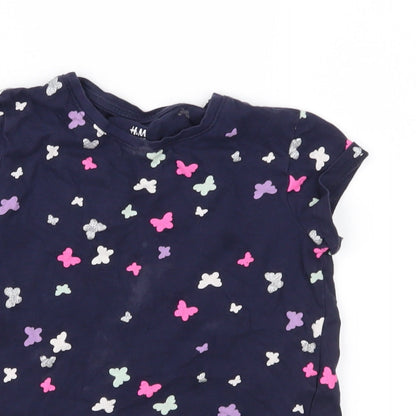 Close-up detail of H&M girls’ blue geometric basic t-shirt, size 5-6, years
