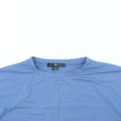 Close-up detail of Missguided women’s blue cropped t-shirt, size UK 8