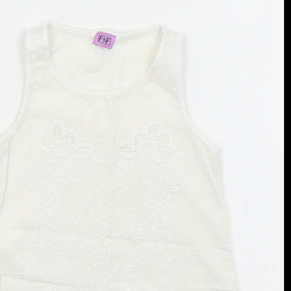 Close-up detail of F&F girls’ white basic t-shirt, size 7-8, years
