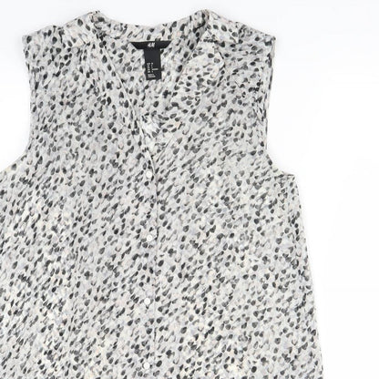 Preloved H&M Womens Grey Polka Dot  Basic Button-Up Size 8 - Detail