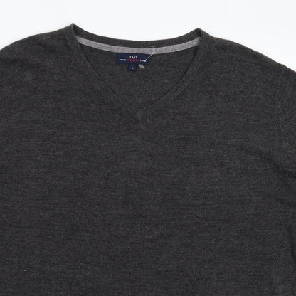 Close-up detail of Easy men’s grey knit jumper, size L
