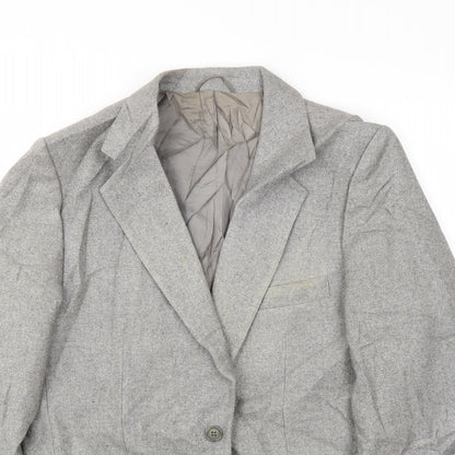 Close-up detail of Alexandre men’s grey jacket blazer, size 40