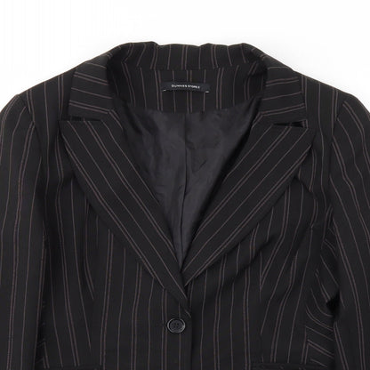 Close-up detail of Dunnes women’s black jacket blazer, size UK 14