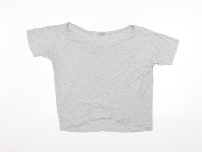 Front view of ASOS women’s green basic t-shirt, size UK 14