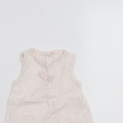 Close-up detail of Tu Baby Pink Basic T-Shirt, size 9-12, Months