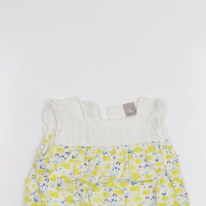 Close-up detail of Tu Baby White Floral Basic T-Shirt, size 6-9, Months