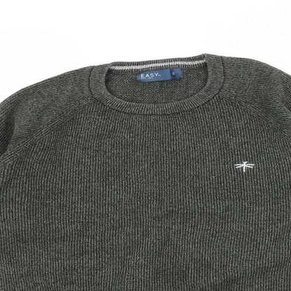 Close-up detail of Easy men’s green knit jumper, size S