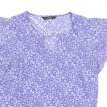 Close-up detail of Dunnes women’s blue geometric basic blouse, size UK 8