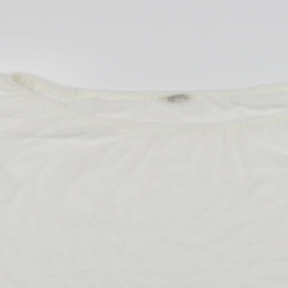 Close-up detail of Papaya women’s white basic blouse, size L