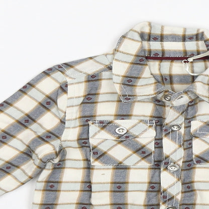 Close-up detail of Tu Baby White Plaid Button-Up, size 12-18, Months