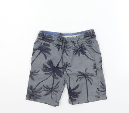 Additional front view of Denim & Co. girls’ grey geometric cargo shorts, size 3-4, years