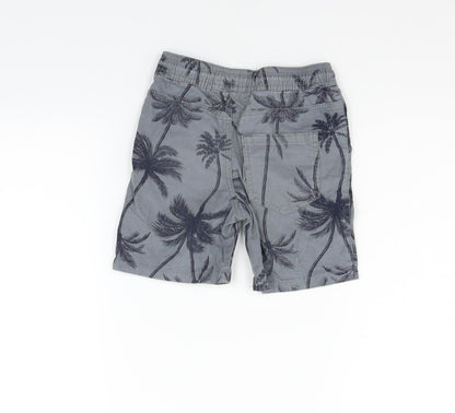Back view of Denim & Co. girls’ grey geometric cargo shorts, size 3-4, years