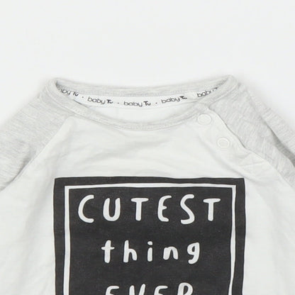 Close-up detail of Tu boys’ white basic t-shirt, size 9-12, months