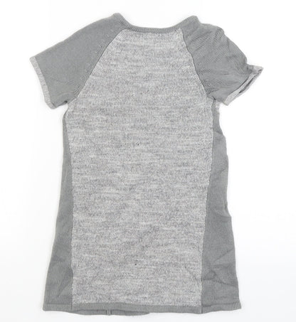 Back view of Kin girls’ grey basic t-shirt, size 5, years