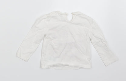 Back view of F&F girls’ white basic t-shirt, size 6-9, months