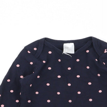 Close-up detail of H&M girls’ blue polka dot basic t-shirt, size 6-9, months
