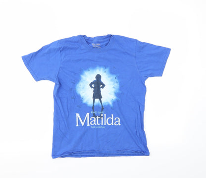 Front view of Gildan girls’ blue basic t-shirt, size S