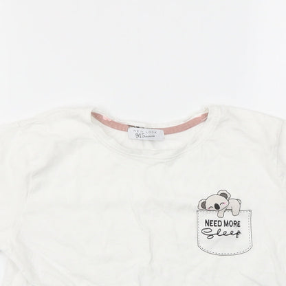 Close-up detail of New Look girls’ white basic t-shirt, size S