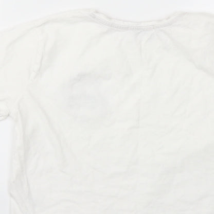 Brand and care label for New Look girls’ white basic t-shirt, size S